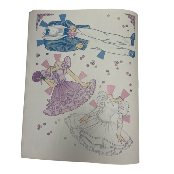 NWT Vintage 1988 A Golden Book Perfume Pretty Barbie Paper Doll Book - Picture 4 of 6